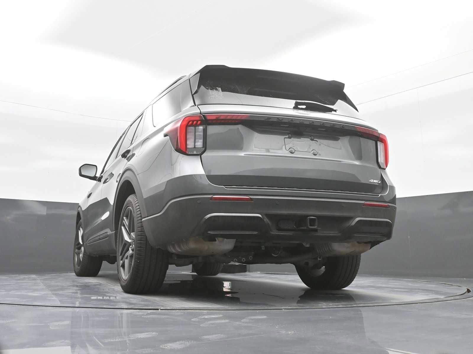 Used 2025 Ford Explorer ST-Line w/ ST-Line Street Pack image 33