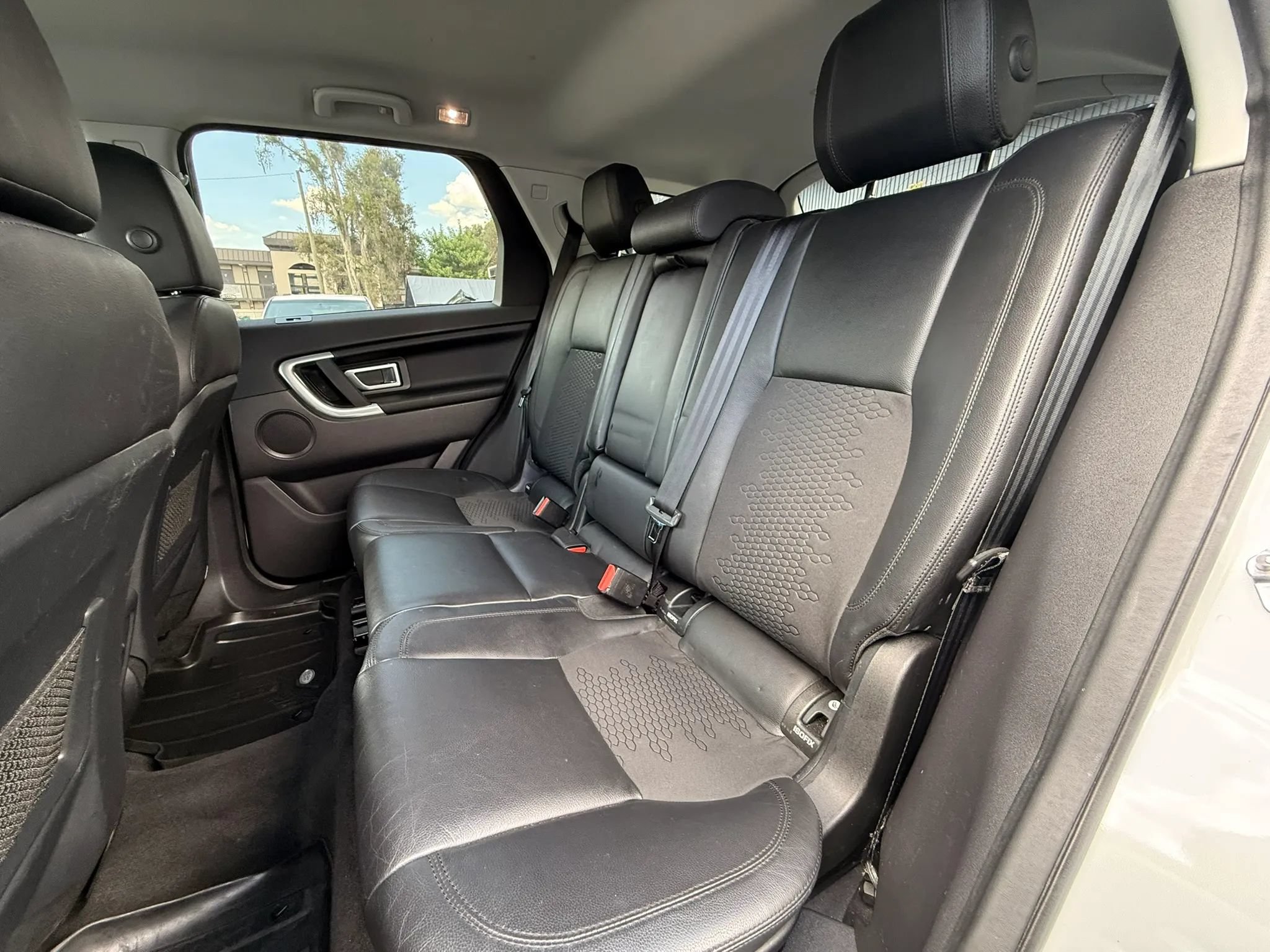 Used 2016 Land Rover Discovery Sport SE AWD/4WD image 17