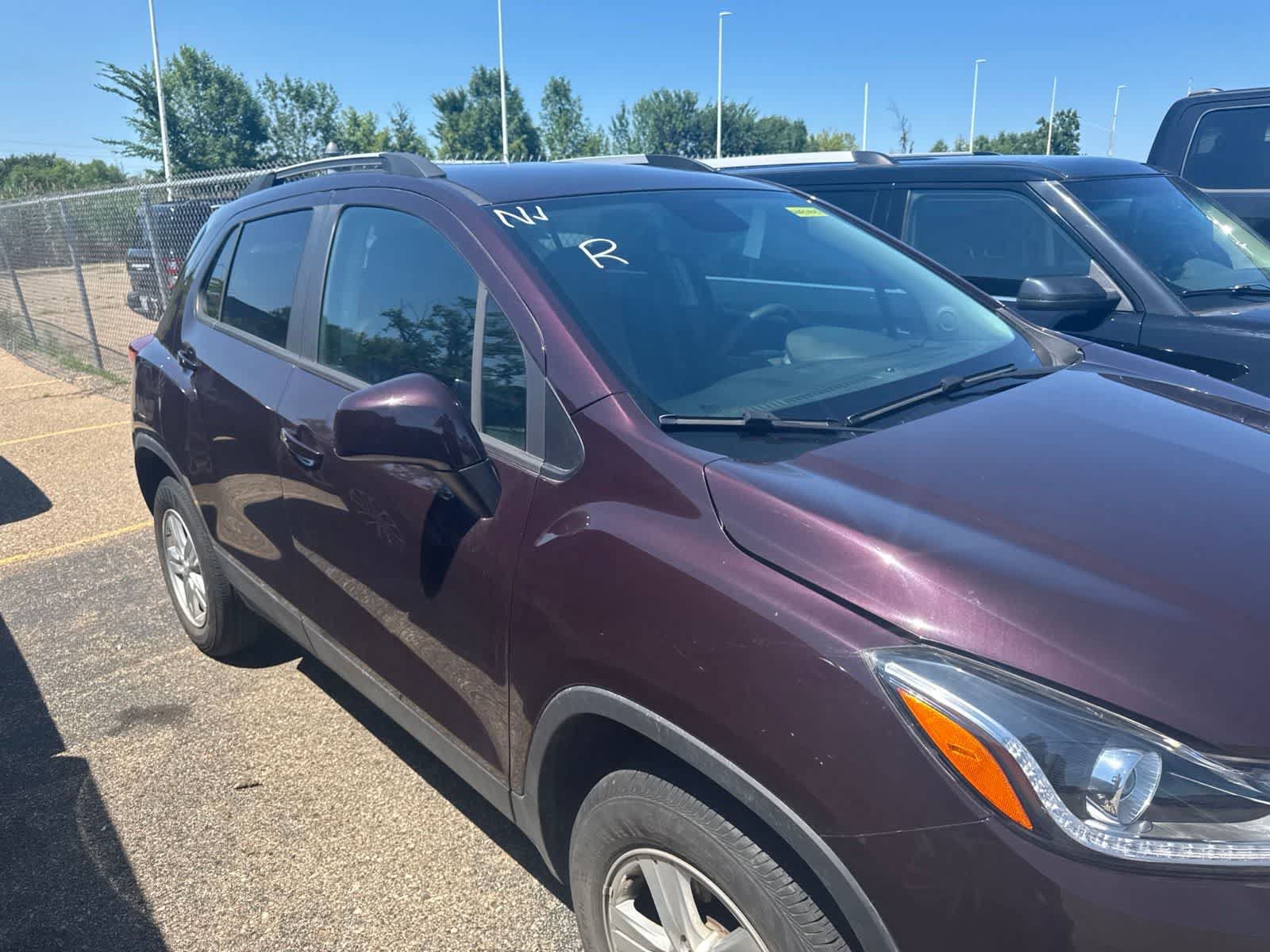 Used 2022 Chevrolet Trax LT w/ LT Convenience Package AWD/4WD image 8
