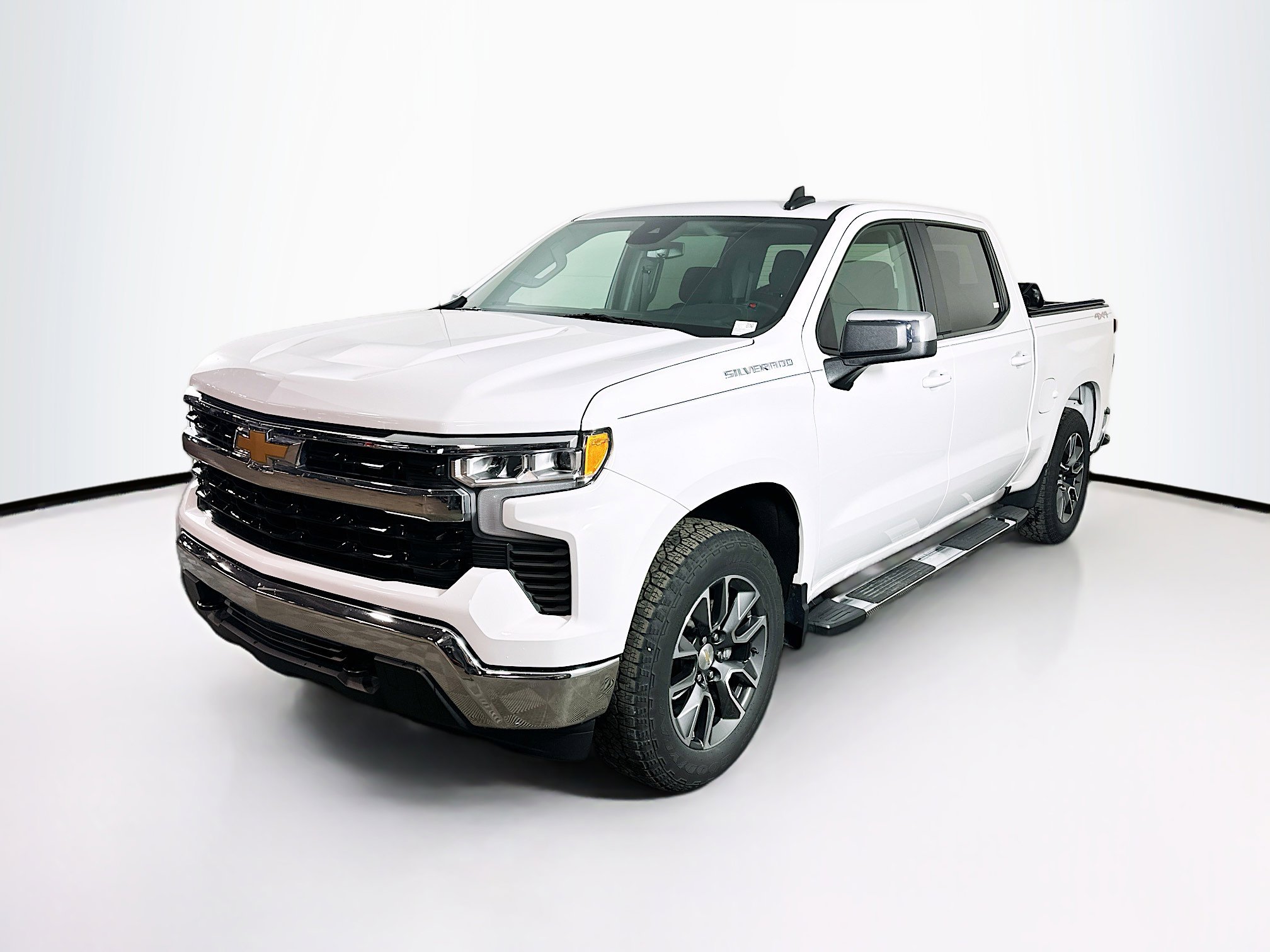 Used 2024 Chevrolet Silverado 1500 LT image 3
