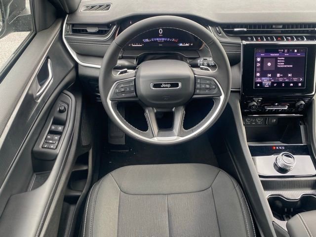 New 2025 Jeep Grand Cherokee L Laredo image 37