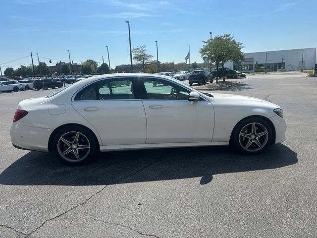 Used 2017 Mercedes-Benz E 300 4MATIC image 2
