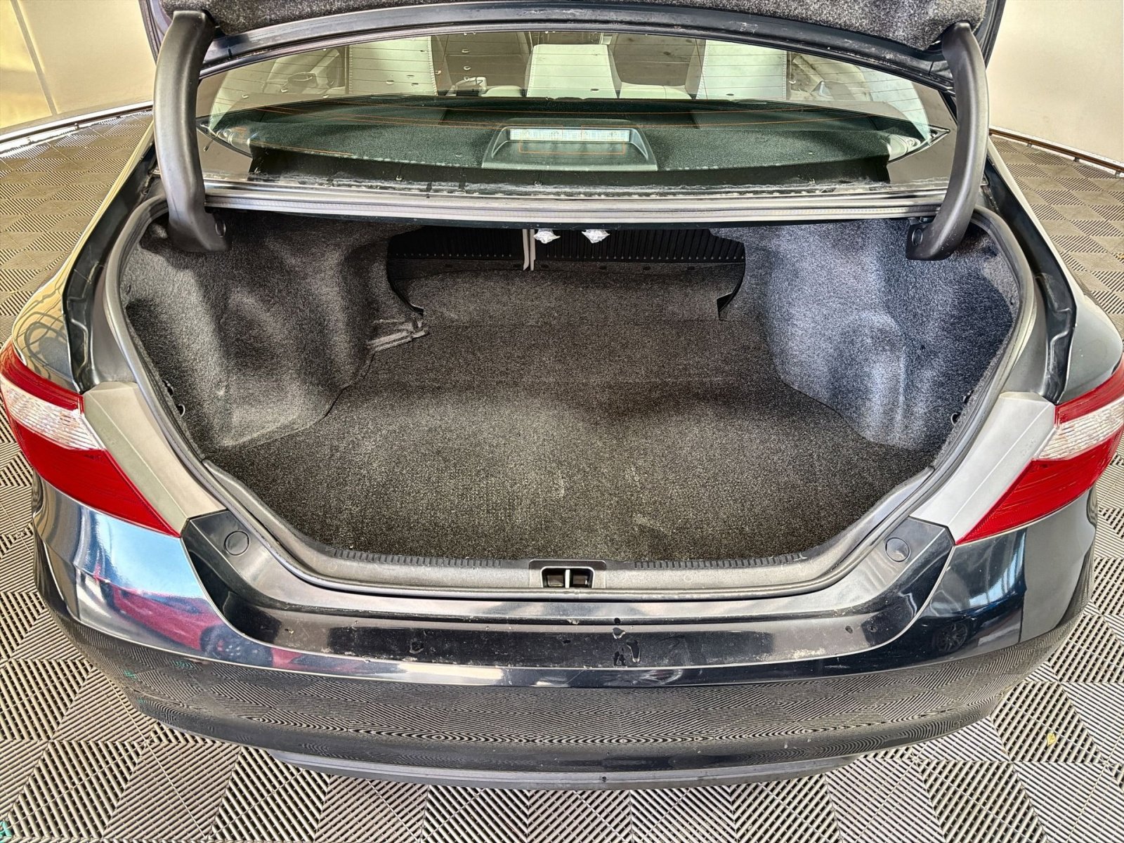 Used 2017 Toyota Camry SE image 24