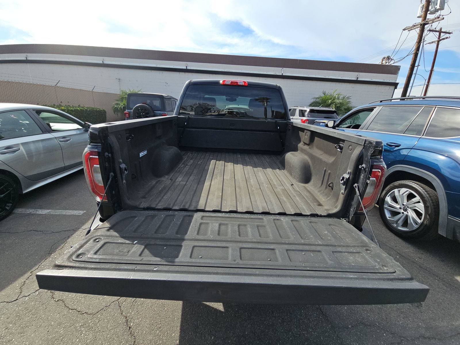 Used 2017 GMC Sierra 1500 SLT w/ SLT Premium Package image 16