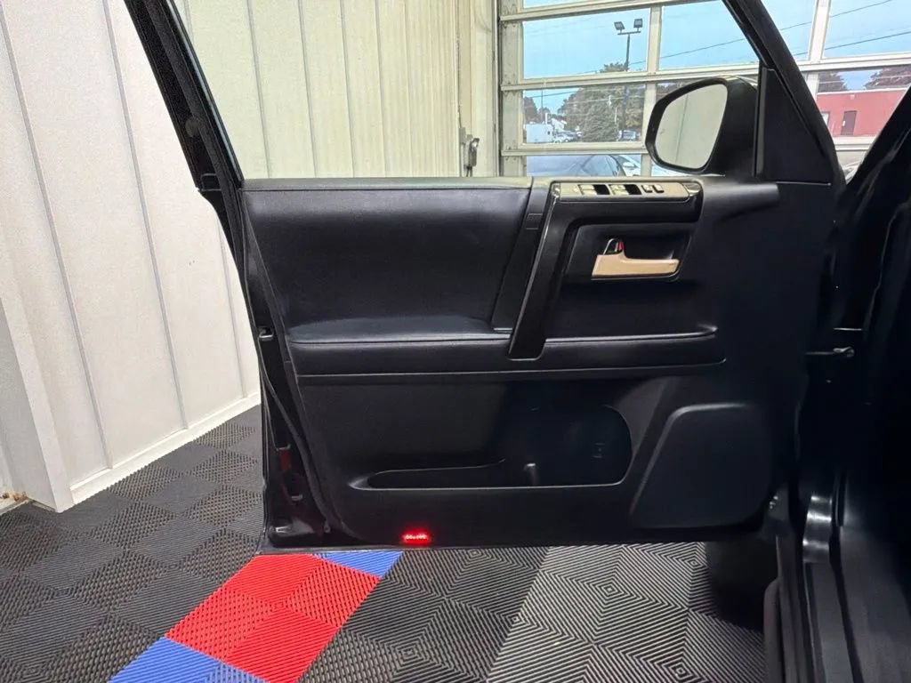 Used 2023 Toyota 4Runner TRD Off-Road Premium w/ Off Road Premium Plus Package AWD/4WD image 11