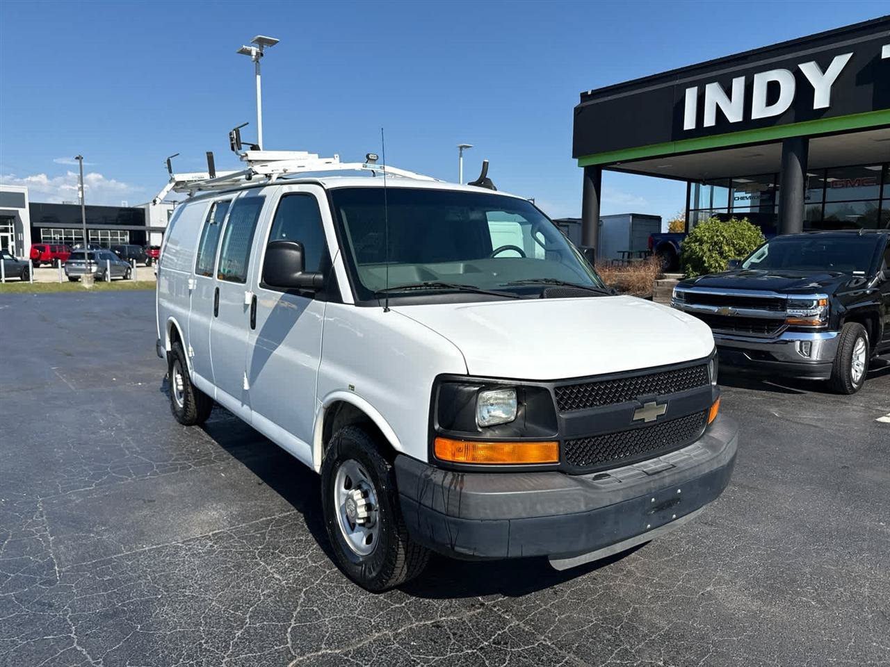 Used 2016 Chevrolet Express 2500 RWD image 2