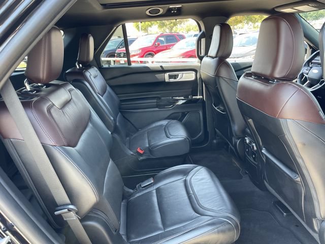 Used 2022 Ford Explorer Platinum w/ Equipment Group 601A AWD/4WD image 30