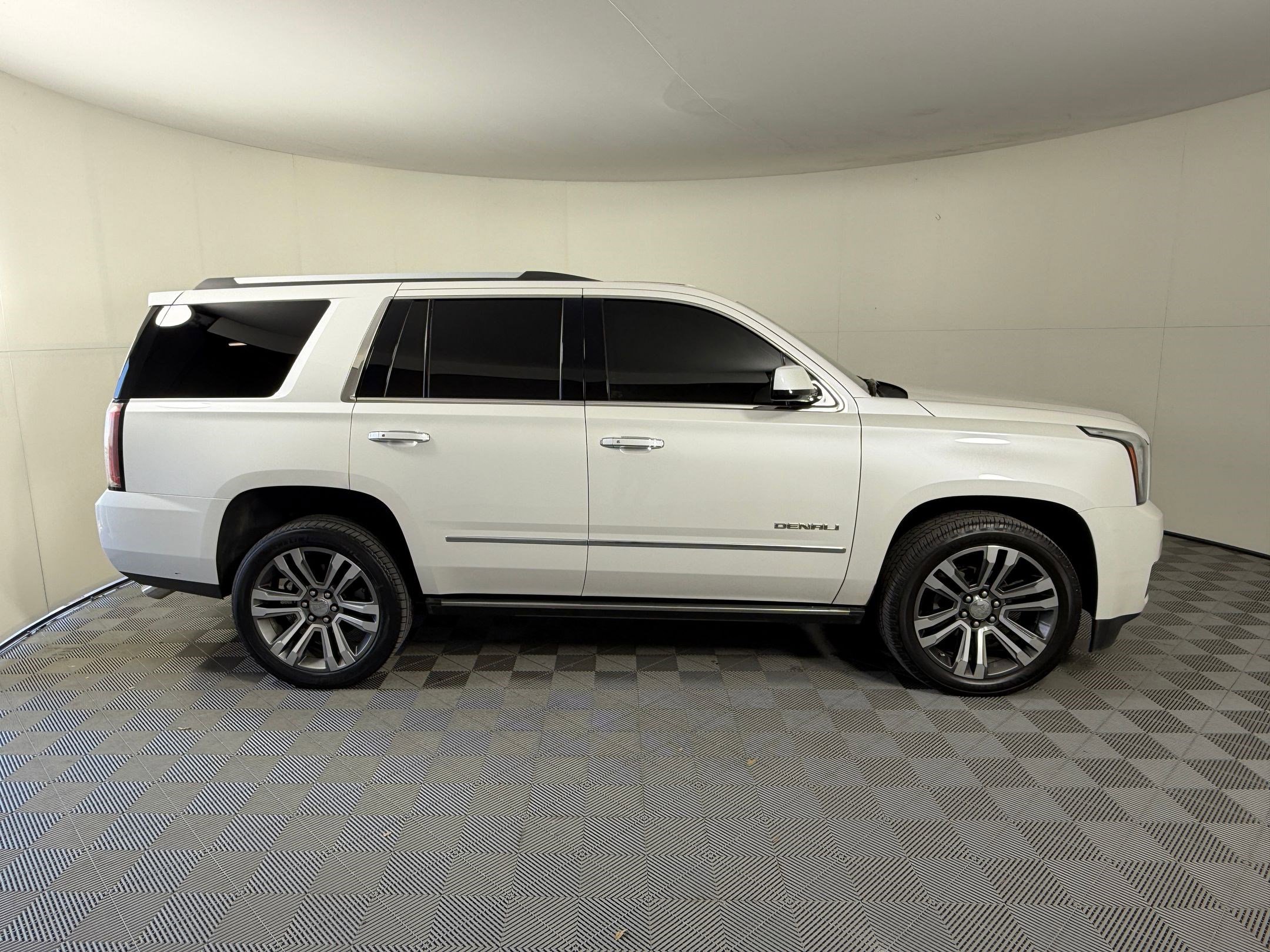 Used 2018 GMC Yukon Denali w/ Denali Ultimate Package AWD/4WD image 8