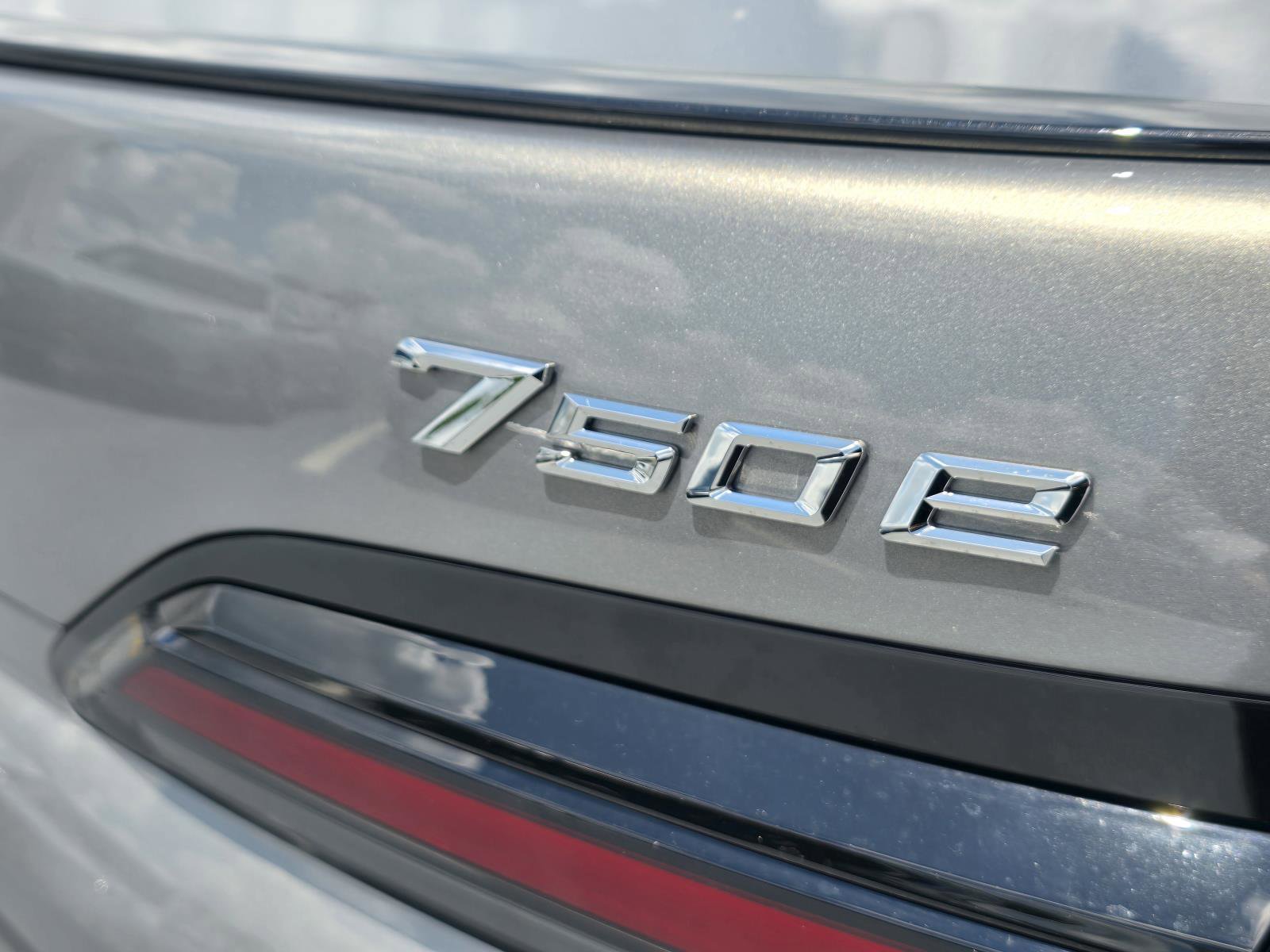 New 2025 BMW 750e xDrive w/ Premium Package image 5