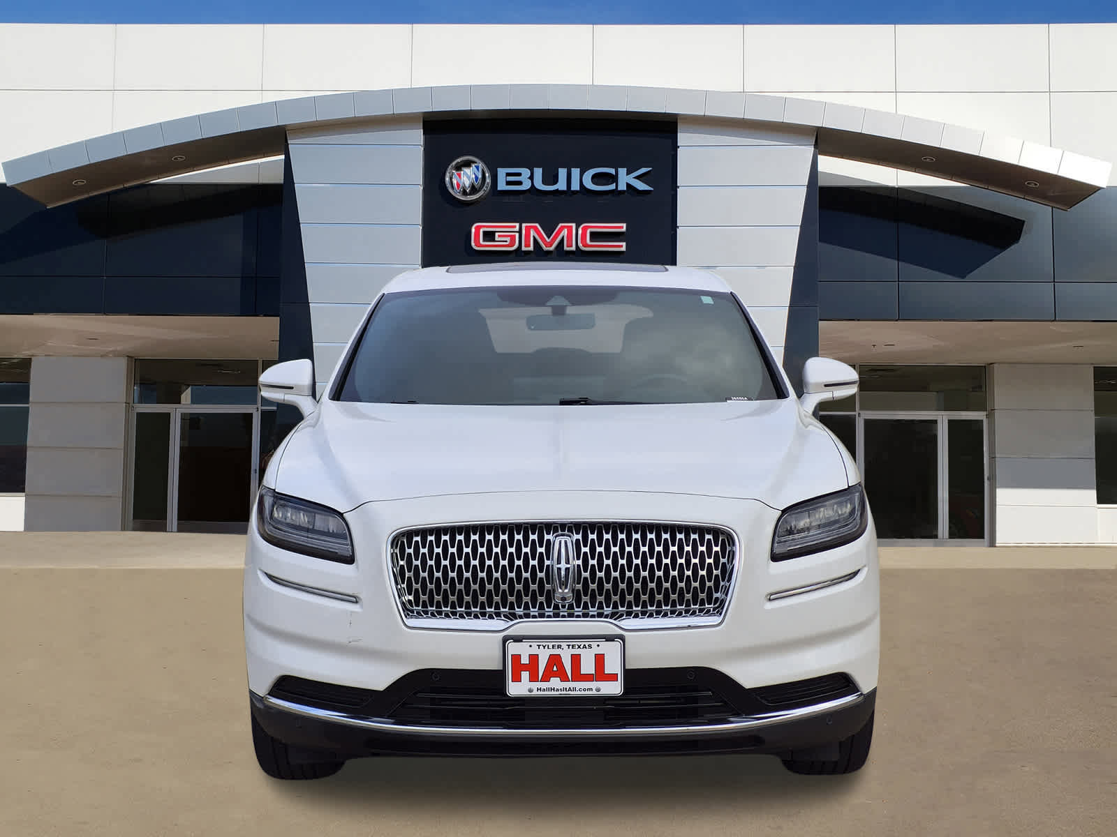 Used 2023 Lincoln Nautilus Reserve w/ Equipment Group 201A image 2