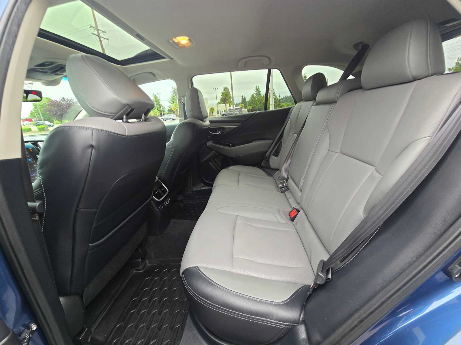 Used 2022 Subaru Outback Limited AWD/4WD image 16