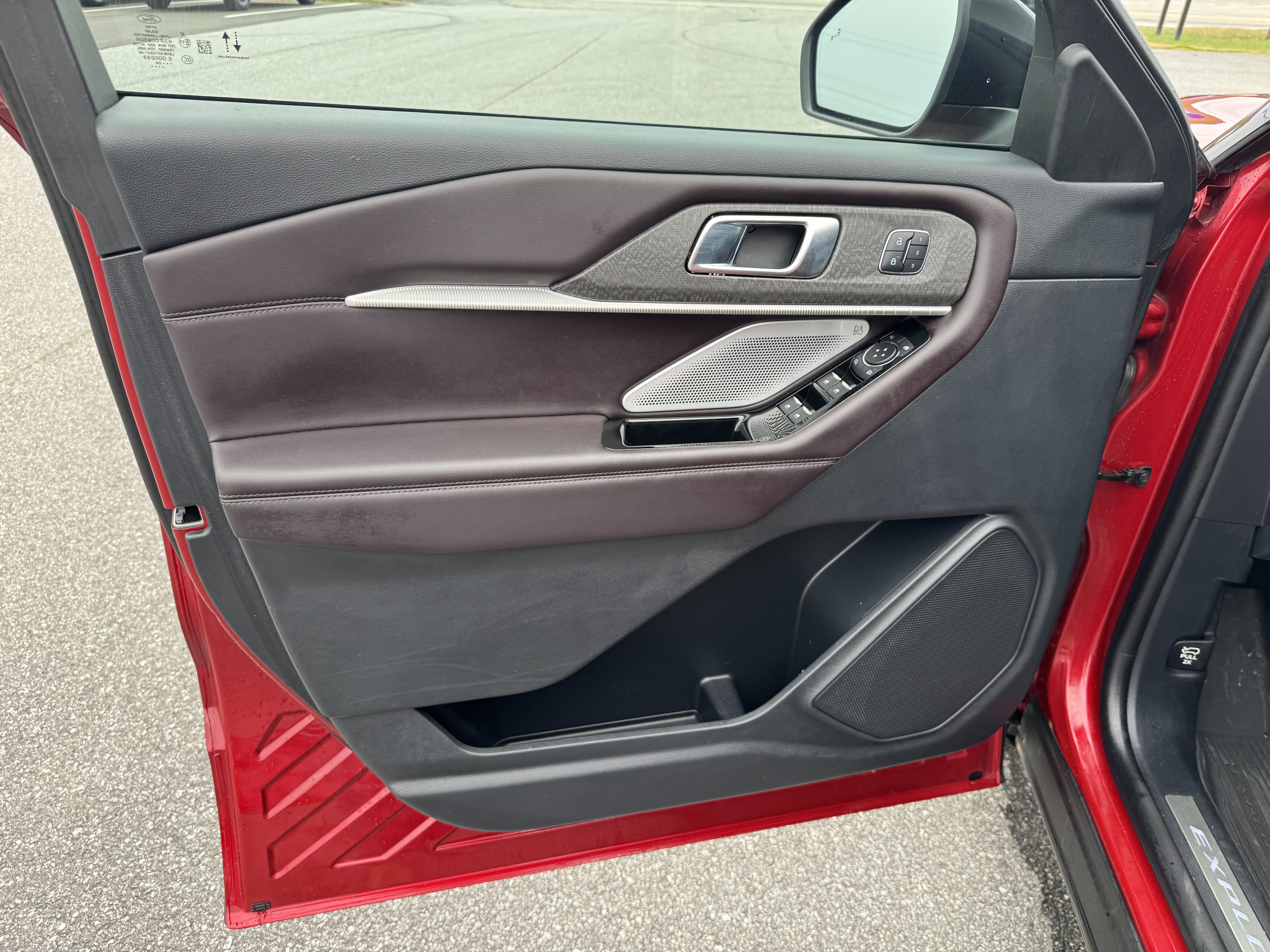 Used 2025 Ford Explorer Platinum image 6