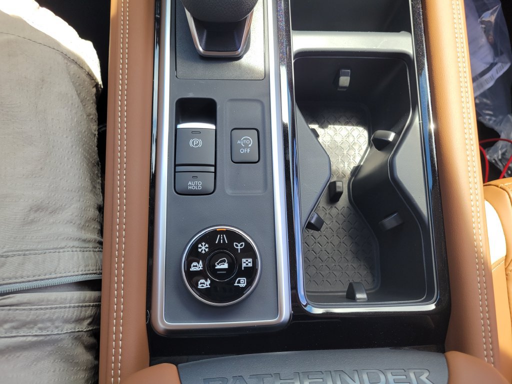 New 2026 Nissan Pathfinder Platinum AWD/4WD image 26
