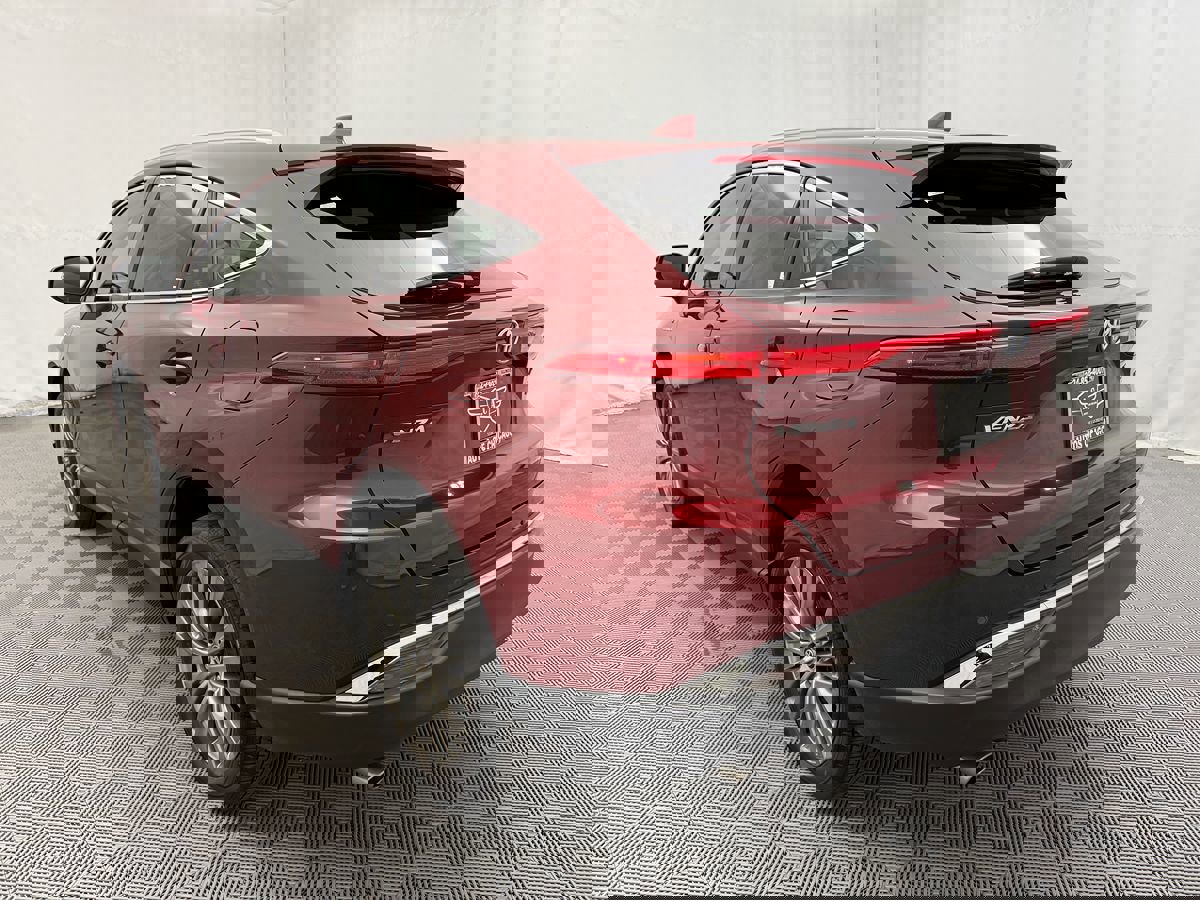 Used 2021 Toyota Venza XLE image 5