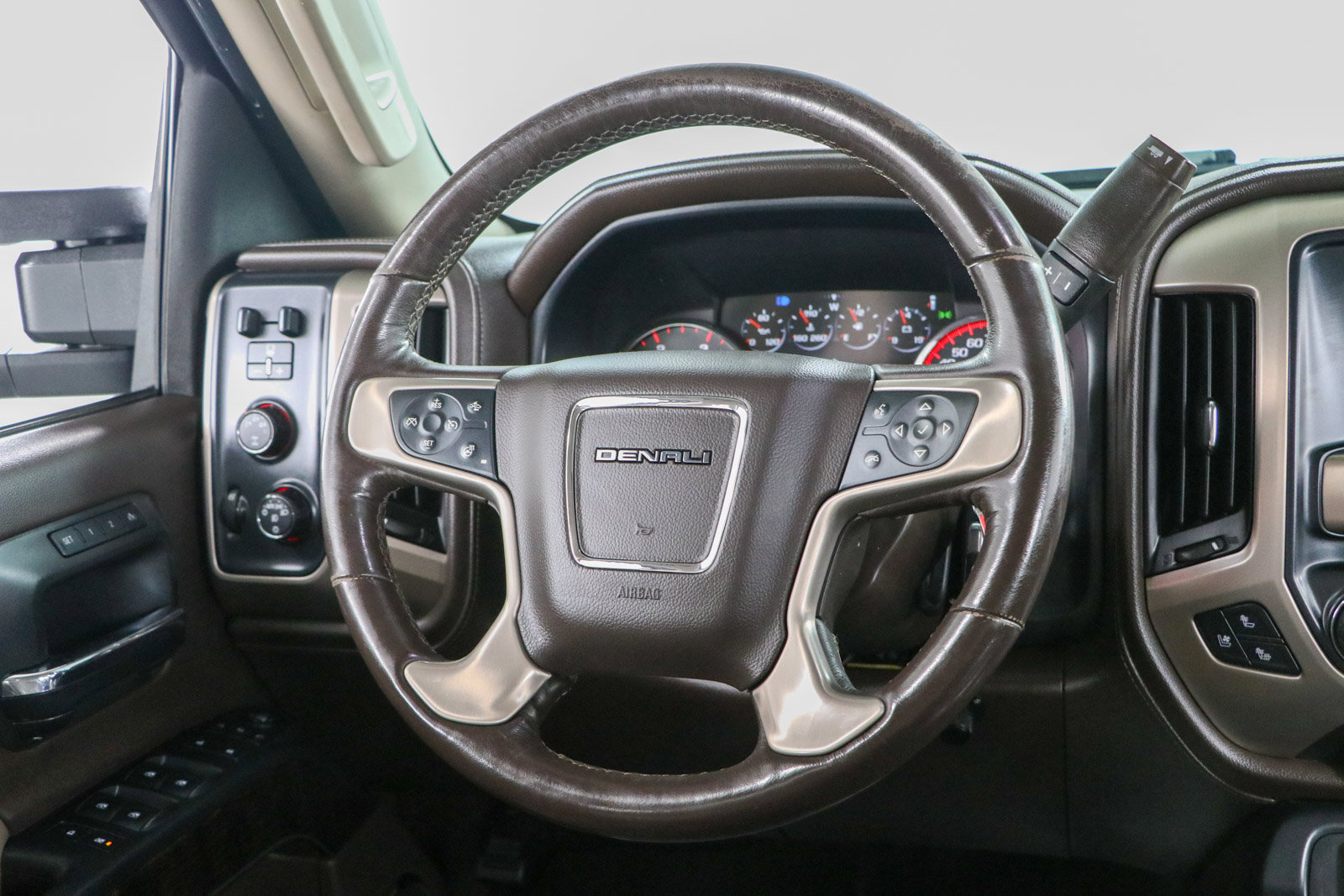 Used 2016 GMC Sierra 2500 Denali w/ Duramax Plus Package AWD/4WD image 12