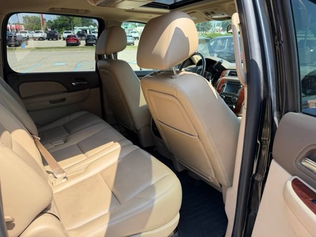 Used 2010 Chevrolet Suburban LTZ AWD/4WD image 16