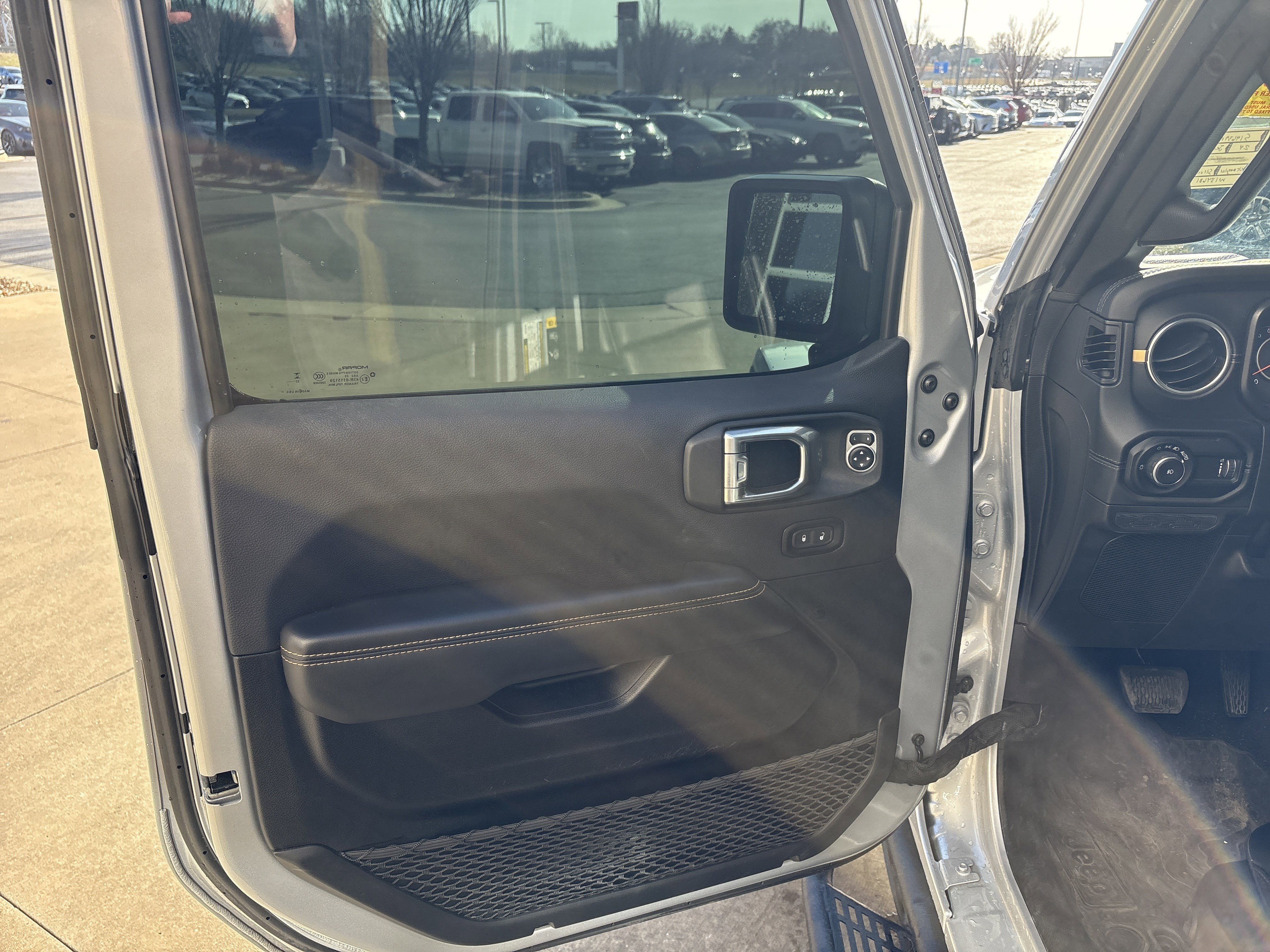 Used 2024 Jeep Wrangler Unlimited Sahara w/ Technology Group image 14