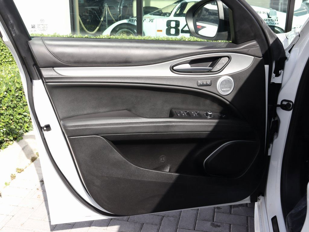 Used 2023 Alfa Romeo Stelvio Veloce image 12