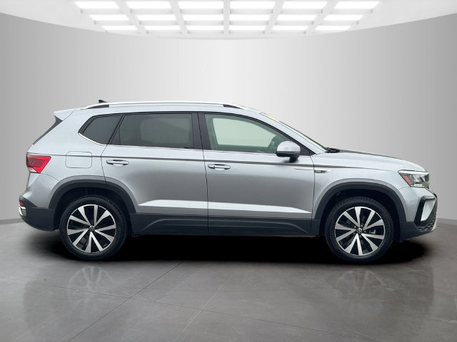 Used 2024 Volkswagen Taos SE FWD image 8