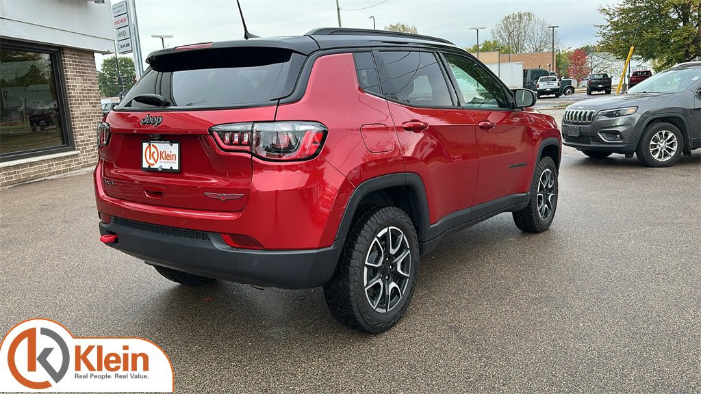 Used 2024 Jeep Compass Trailhawk image 8