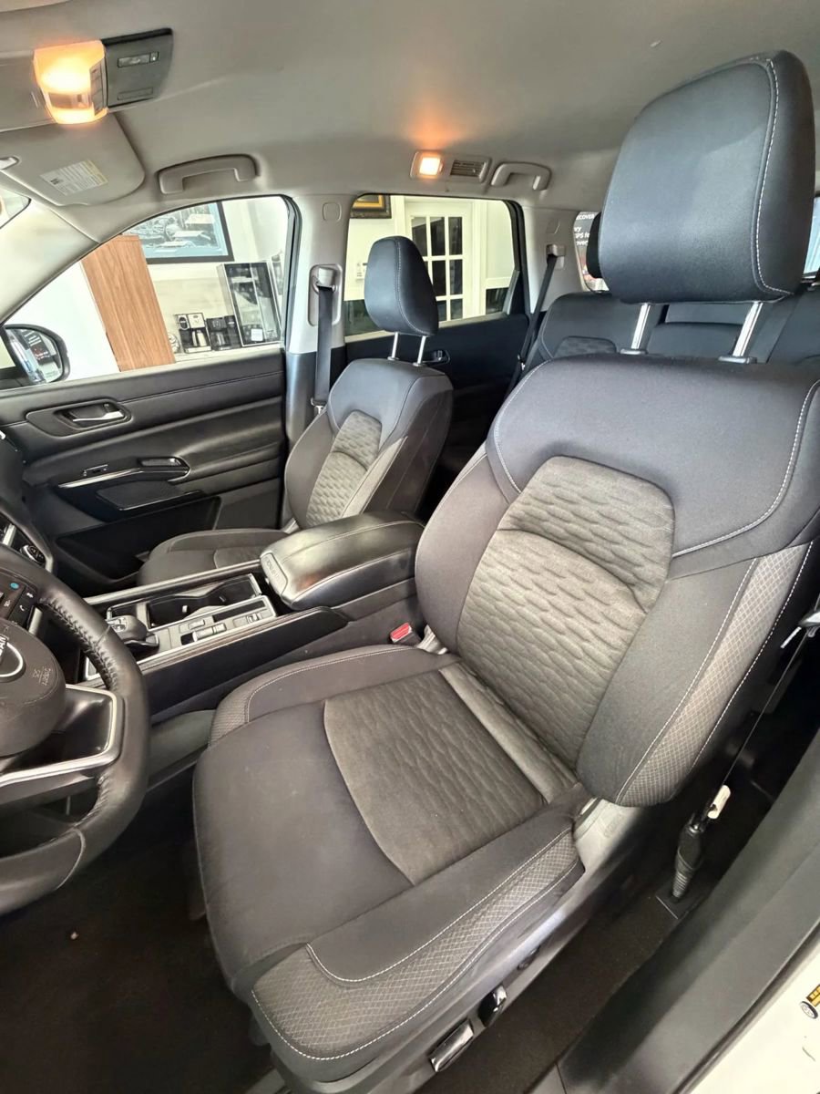 Used 2022 Nissan Pathfinder SV w/ SV Black Package image 10