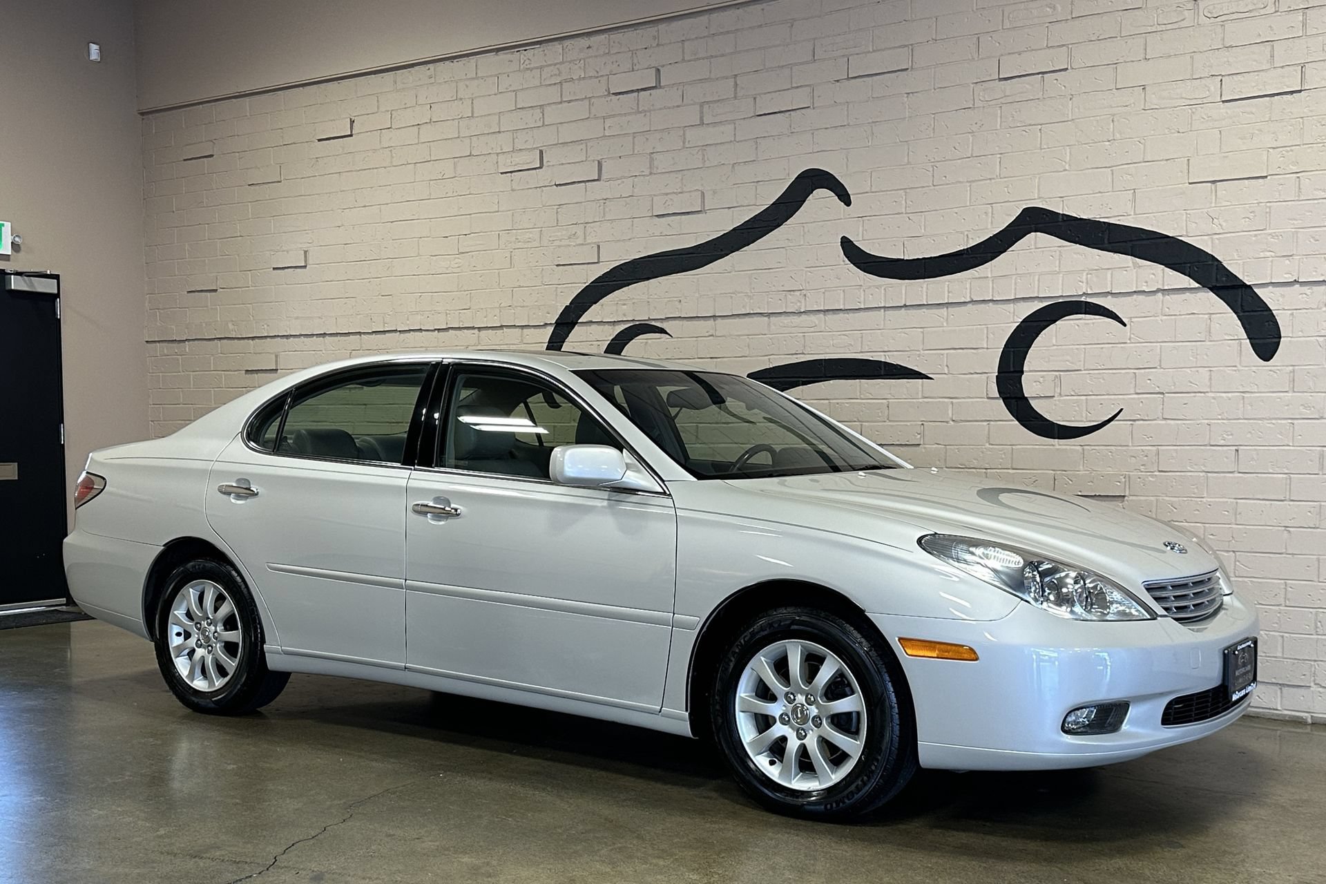 Used 2002 Lexus ES 330 FWD image 2