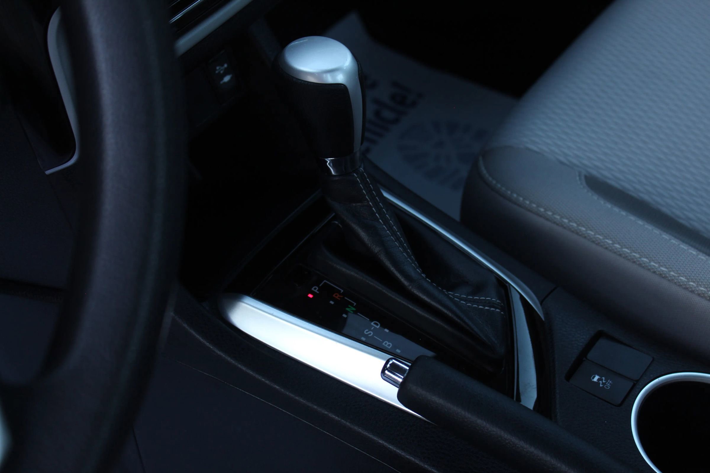 Used 2018 Toyota Corolla LE FWD image 22