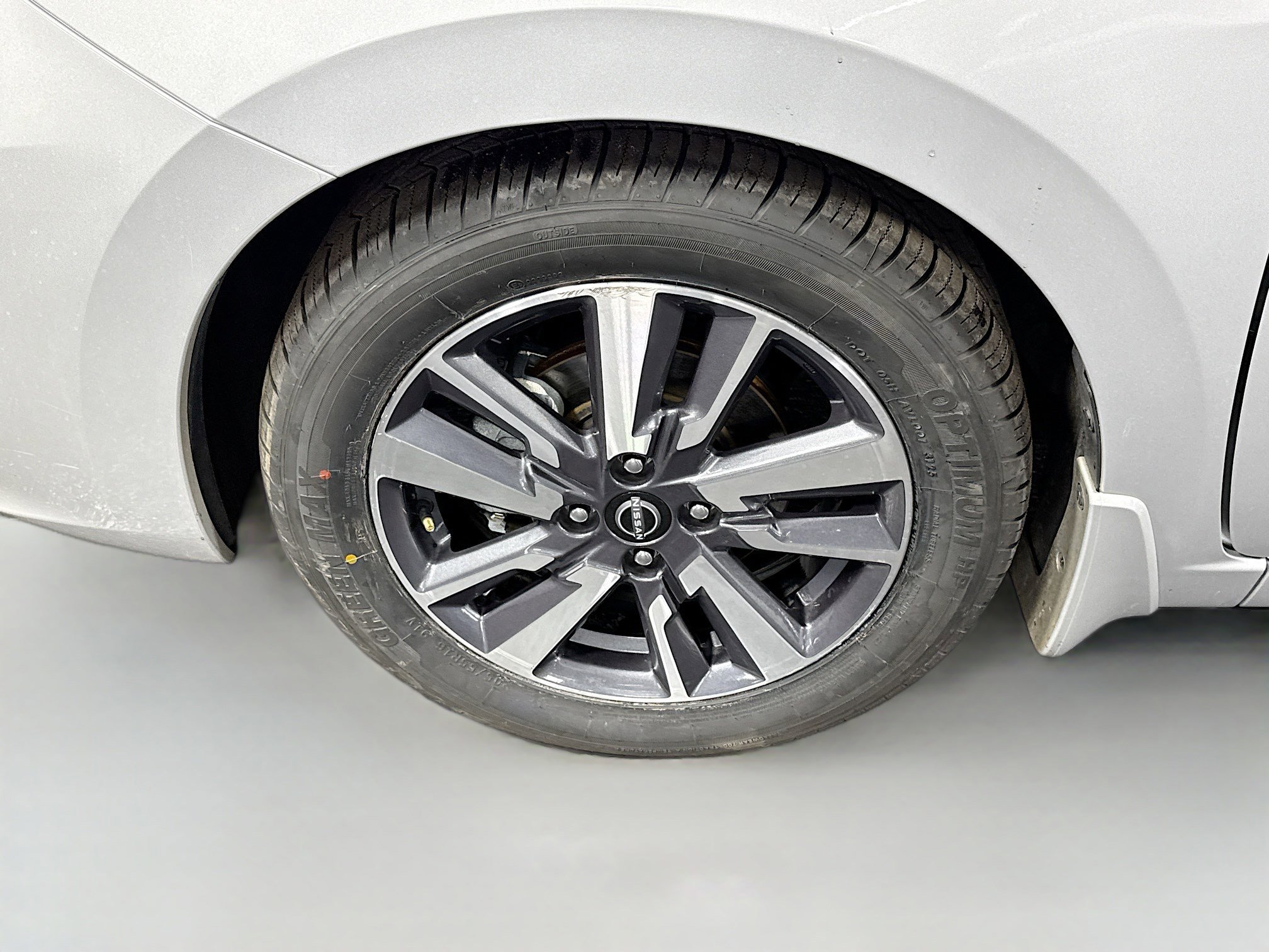 Used 2024 Nissan Versa SV w/ Trunk Package image 38