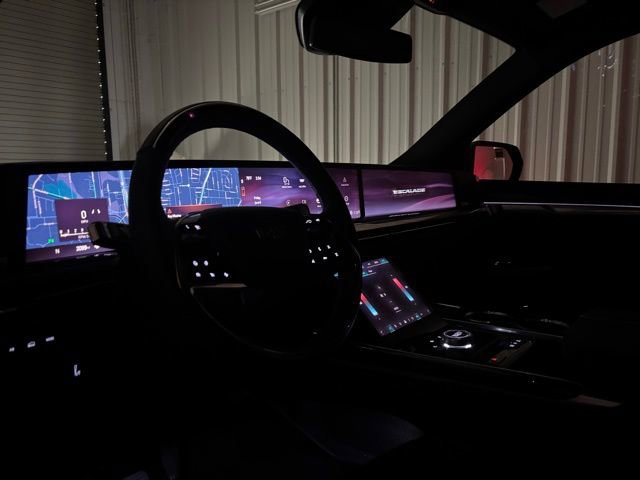 Certified 2025 Cadillac Escalade Luxury image 32