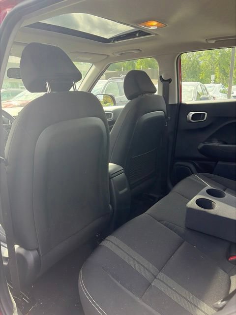 Used 2023 Hyundai Venue SEL FWD image 10