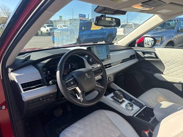 Used 2024 Mitsubishi Outlander 4WD Plug-In Hybrid image 11