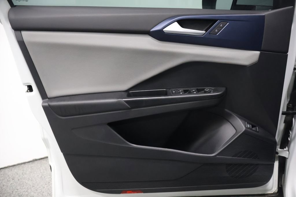 Used 2022 Volkswagen Taos SE w/ Panoramic Sunroof Package image 12