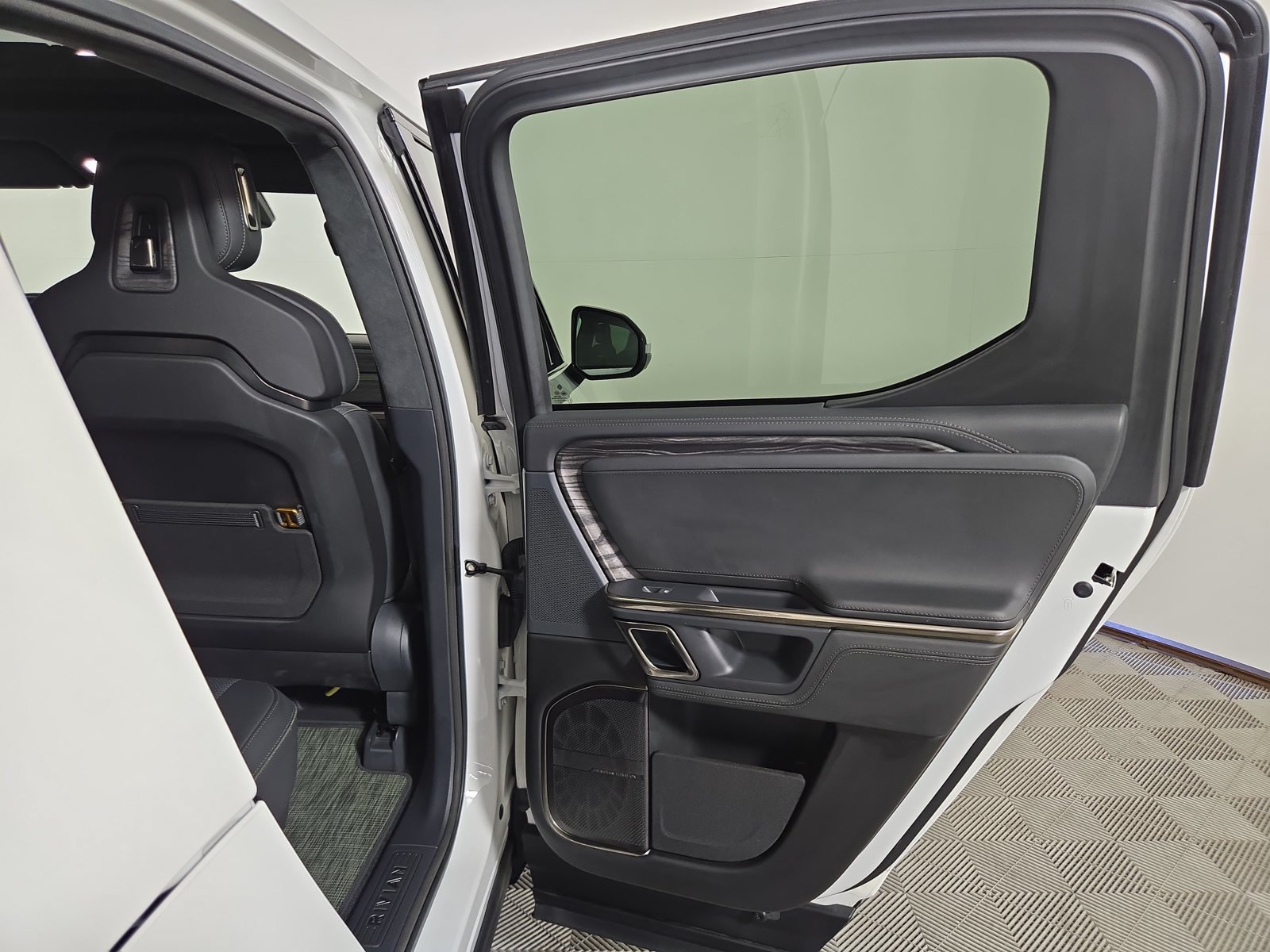 Used 2022 Rivian R1T Adventure AWD/4WD image 19