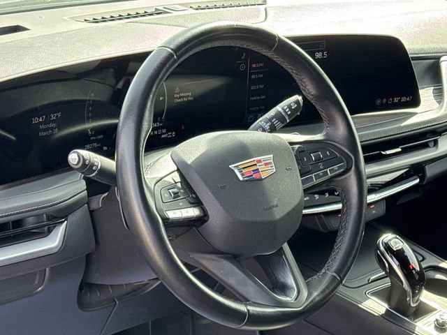 Used 2025 Cadillac XT4 Premium Luxury image 16