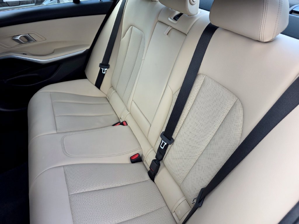 Certified 2024 BMW 330i Sedan w/ Convenience Package RWD image 15