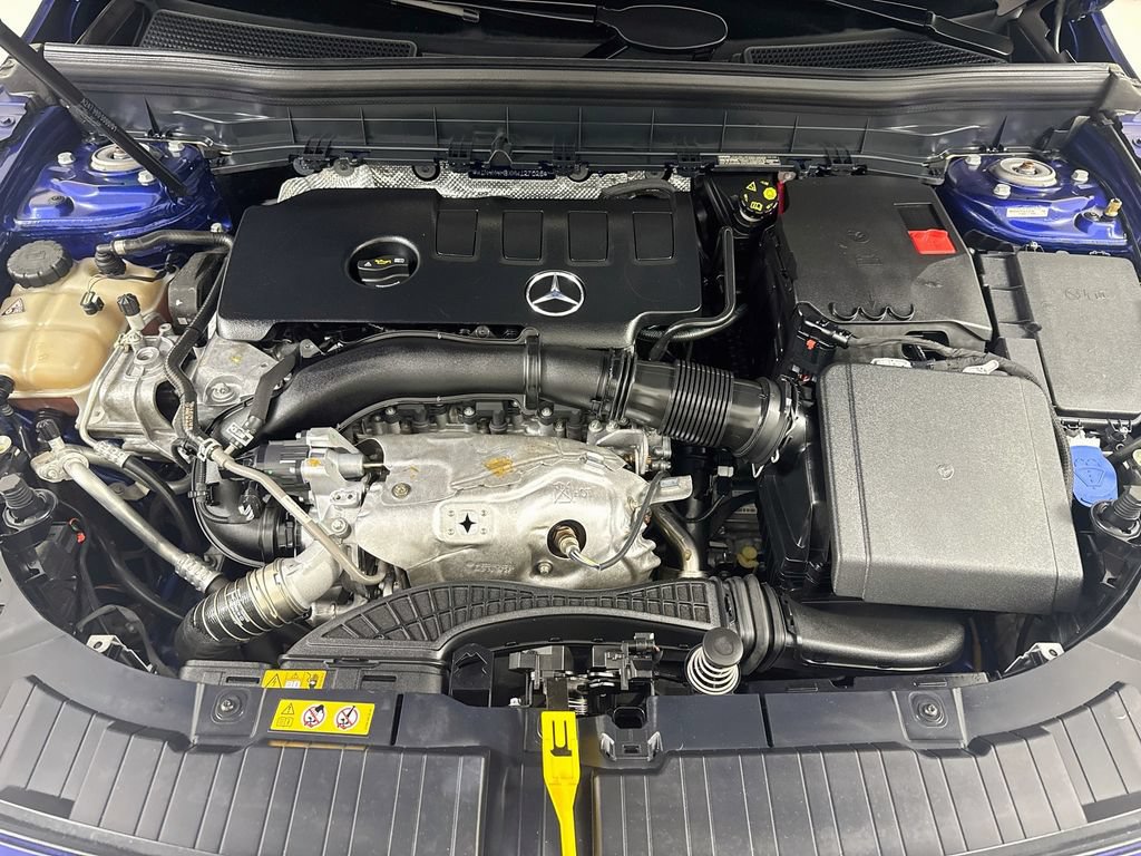 Used 2021 Mercedes-Benz GLB 250 4MATIC image 32