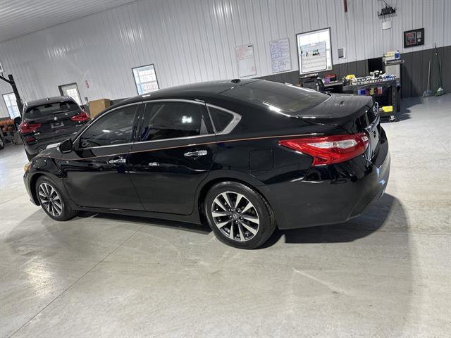 Used 2017 Nissan Altima 2.5 SL image 5