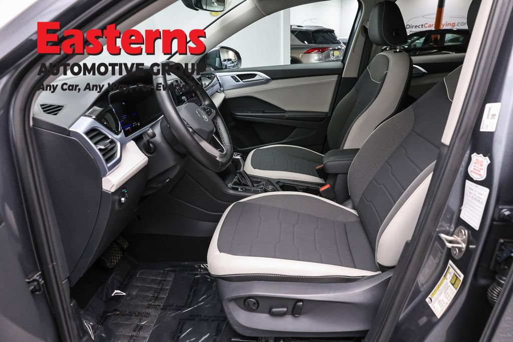 Used 2025 Volkswagen Taos SE AWD/4WD image 15