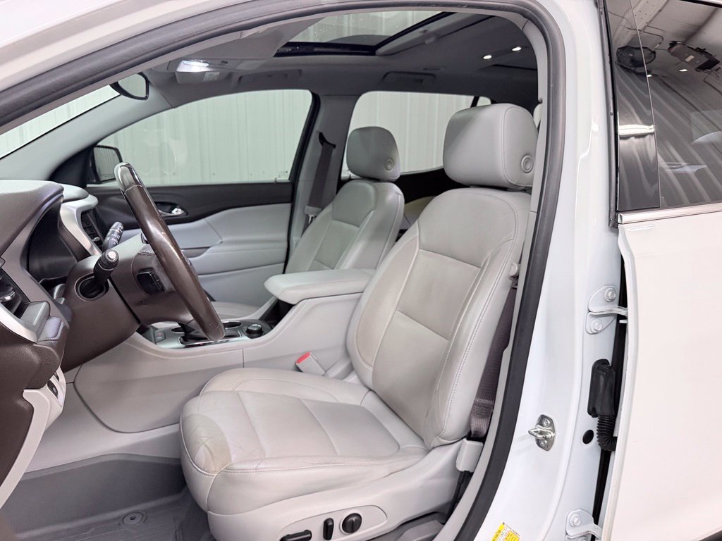 Used 2019 GMC Acadia SLT w/ LPO, Floor Liner Package FWD image 13