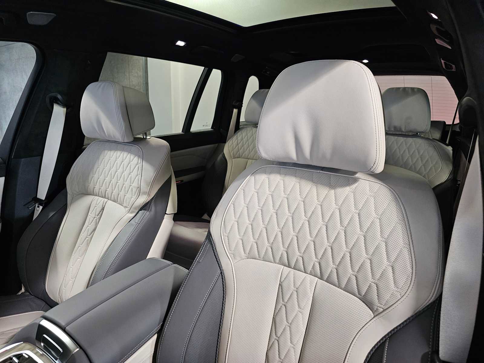 New 2026 BMW X7 M60i image 34