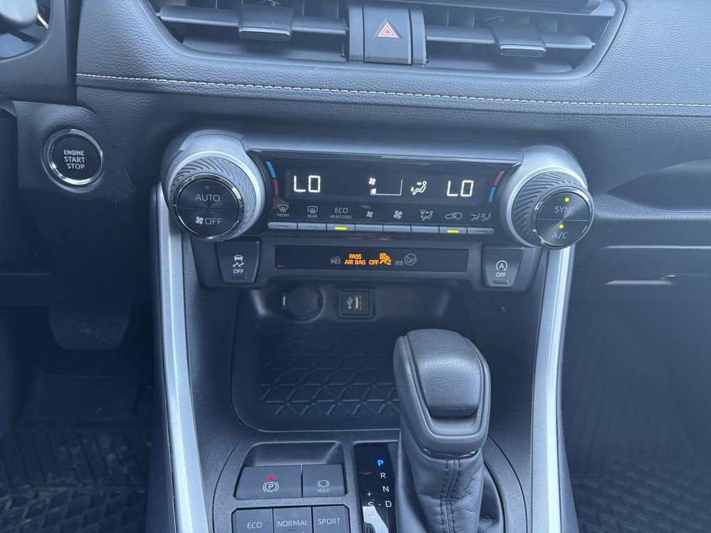 Used 2025 Toyota RAV4 XLE AWD/4WD image 19