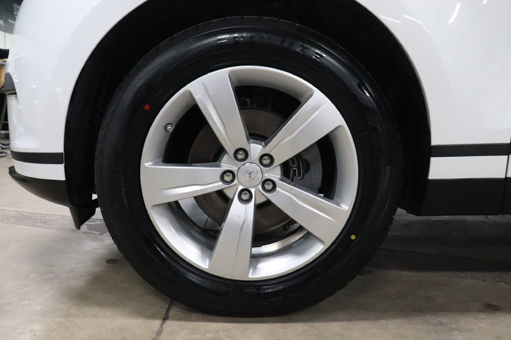 Used 2018 Land Rover Range Rover Velar S image 33