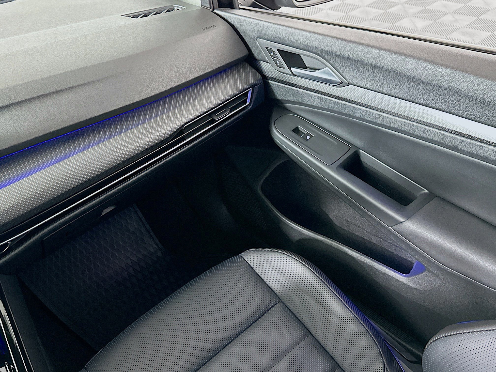 Used 2024 Volkswagen Golf R w/ MDO Package image 21