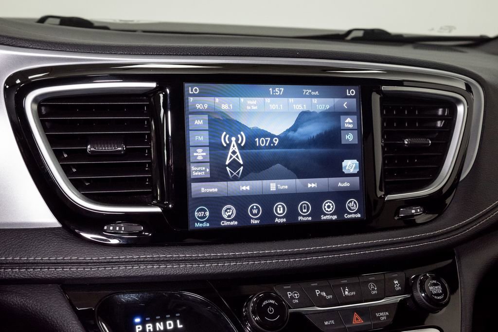 Used 2020 Chrysler Pacifica Limited FWD image 16