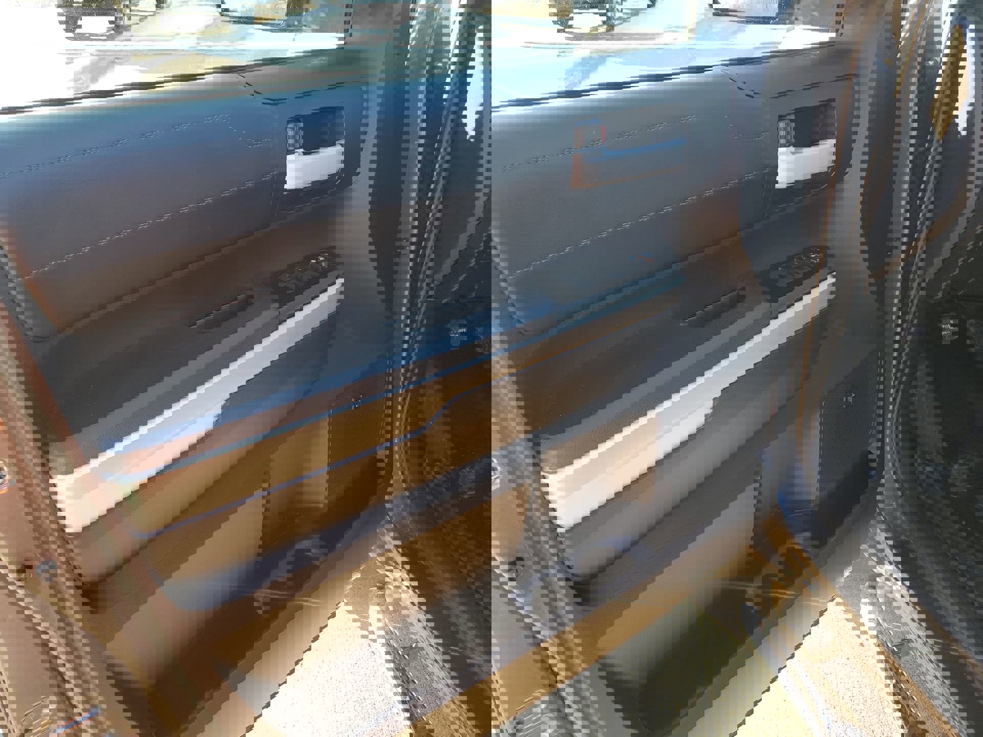 Used 2016 Toyota Tundra Limited image 28