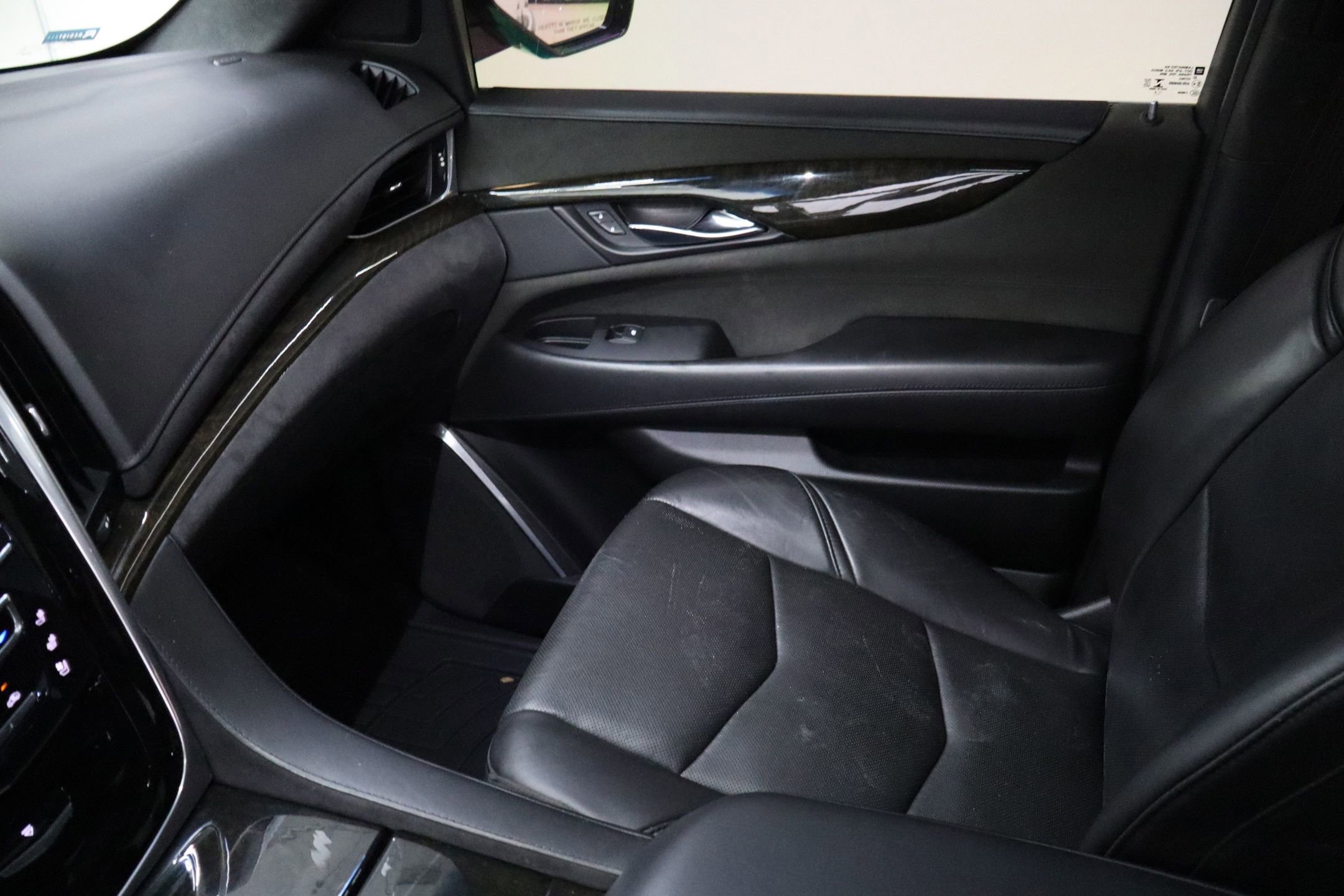 Used 2020 Cadillac Escalade Platinum image 26