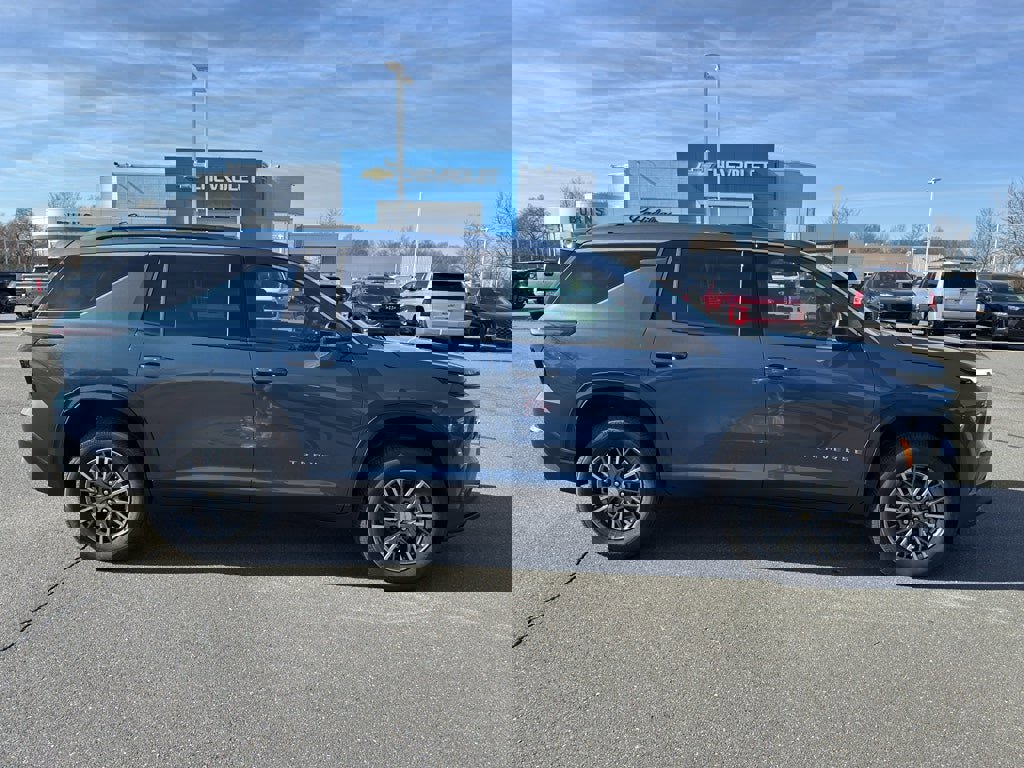 New 2026 Chevrolet Traverse LT image 8