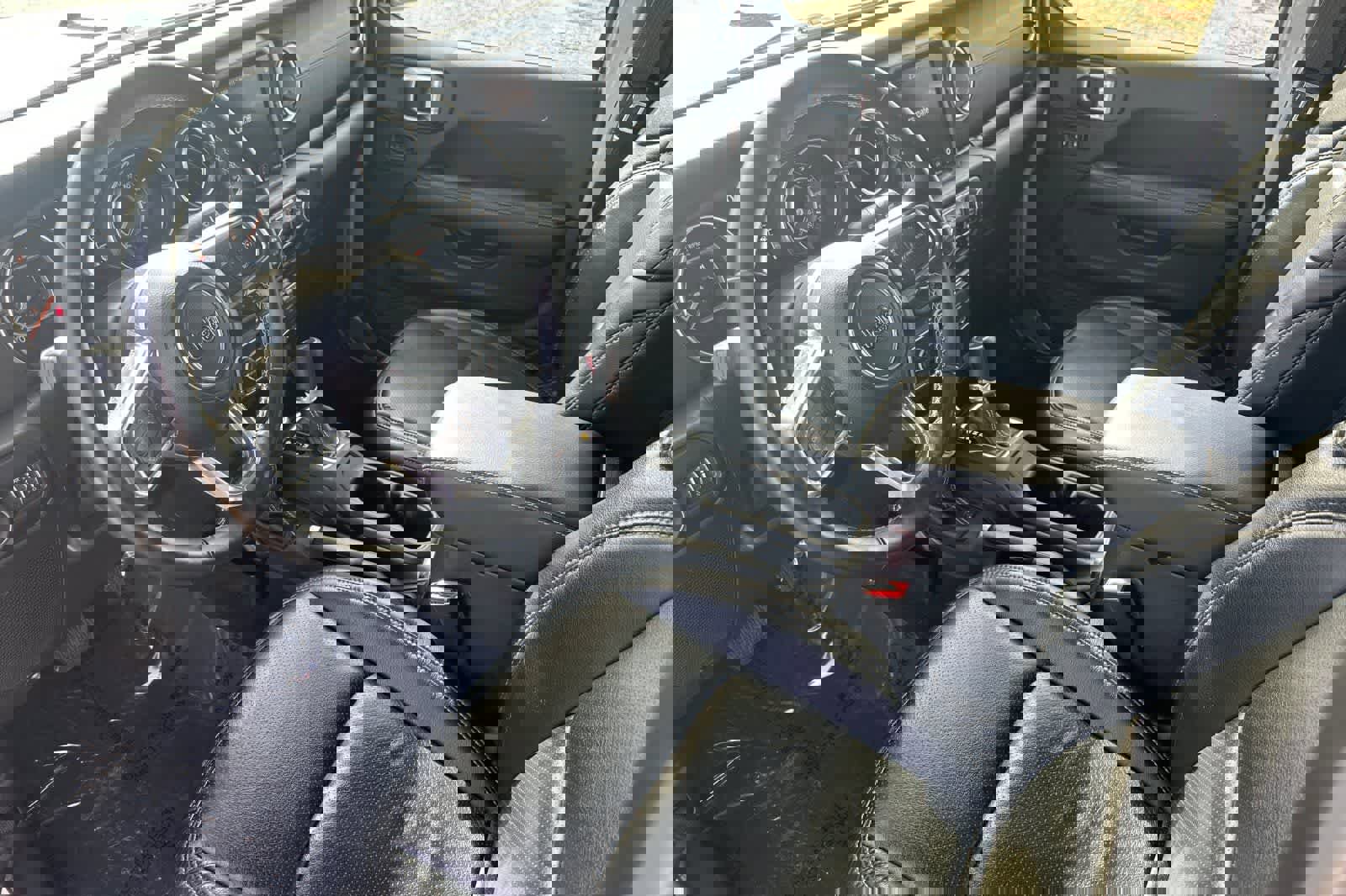 Used 2021 Jeep Gladiator Overland image 11