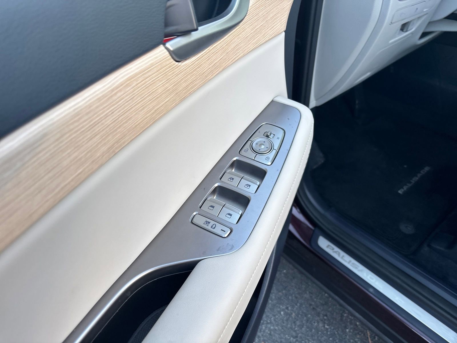 Used 2024 Hyundai Palisade Limited image 11