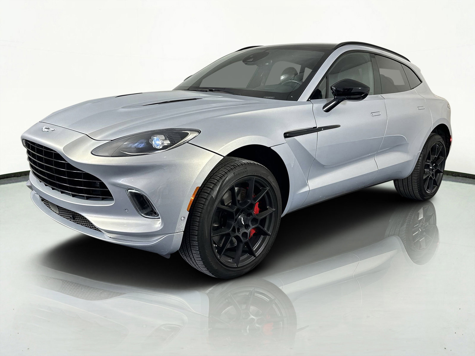 Used 2023 Aston Martin DBX image 4